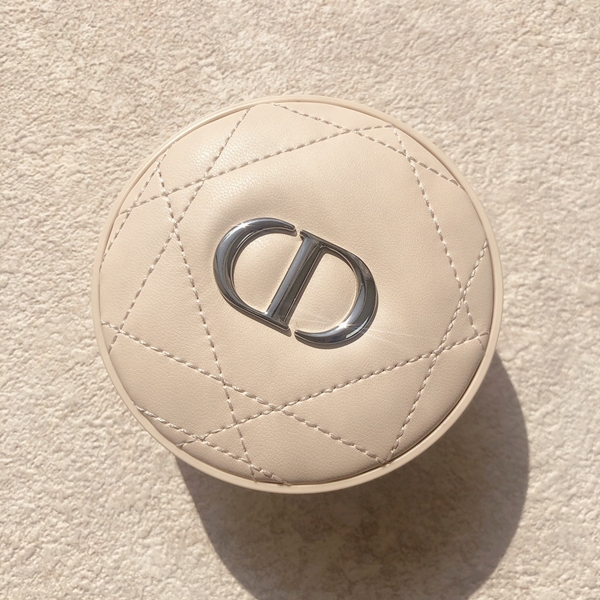 Dior 迪奧超完美持久氣墊蜜粉 